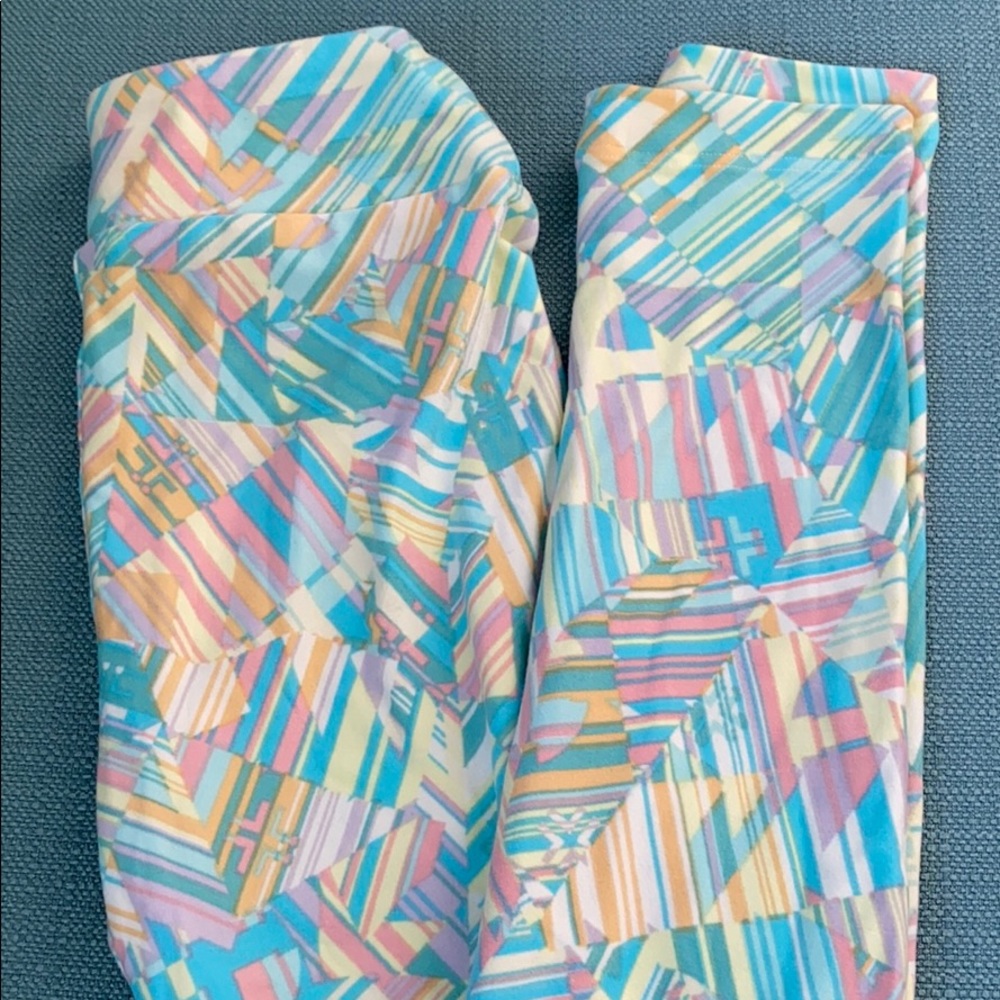 Lularoe L/XL Leggings (Buy 3 Get 1 Free)